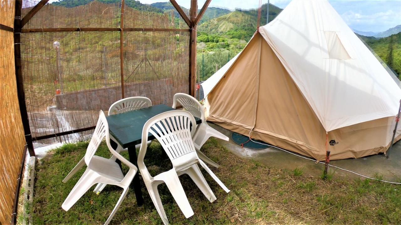 Gole Alcantara Mini Glamping Lanternavacanze Motta Camastra Buitenkant foto